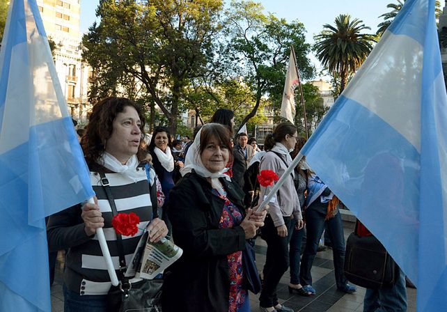 Pañuelazo en Córdoba en apoyo a las políticas de derechos humanos