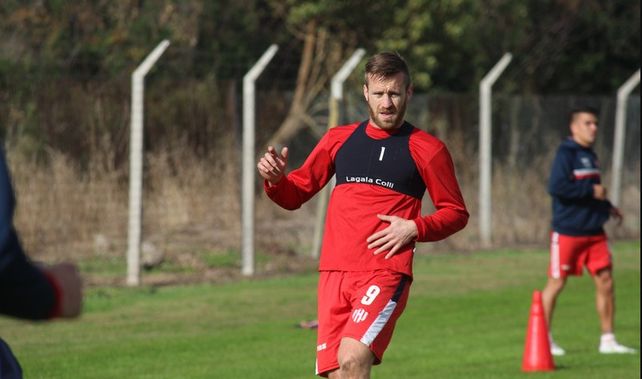 En Perú se pelean por quedarse con un ex jugador de Unión