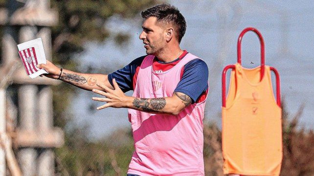 El DT de Unión Nicolás Vazzoler se toma su tiempo para definir el equipo que jugará ante Newells. El DT de Unión Nicolás Vazzoler se toma su tiempo para definir el equipo que jugará ante Newells.