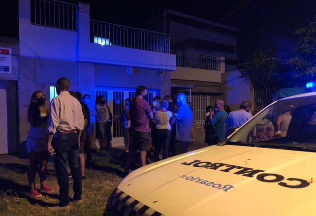 Virasoro al 2400 en esta madrugada donde los padres se apersonaron a retirar a los 68 jóvenes de la fiesta clandestina.&nbsp; 