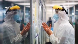 Detectan en Argentina dos variantes del coronavirus en personas que viajaron a Brasil