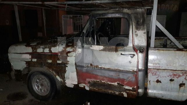 El vehículo incendiado 