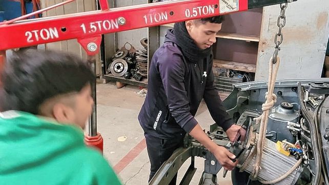 EET Nº 3. Cada año logra la inserción de técnicos automotores orientados a la Electromovilidad en el mercado laboral.