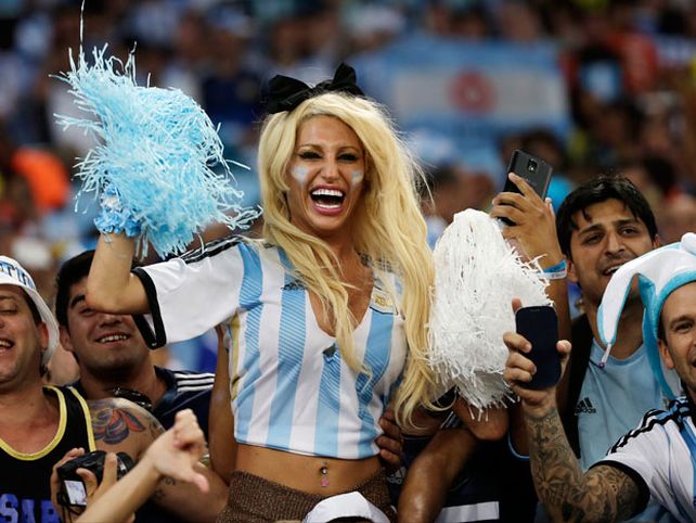 Vicky Xipolitakis fue furor en la previa de Argentina-Bosnia