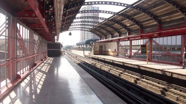 Una mujer de 28 años fue violada por un grupo de hinchas del club  Universidad de Chile a la salida de una estación de subte