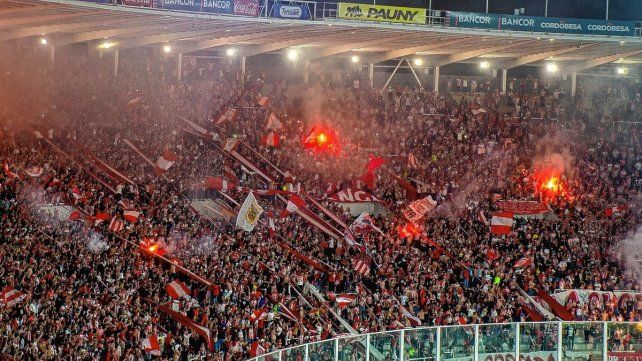 Habrá duelo de hinchadas en el clásico entre Instituto y Talleres.