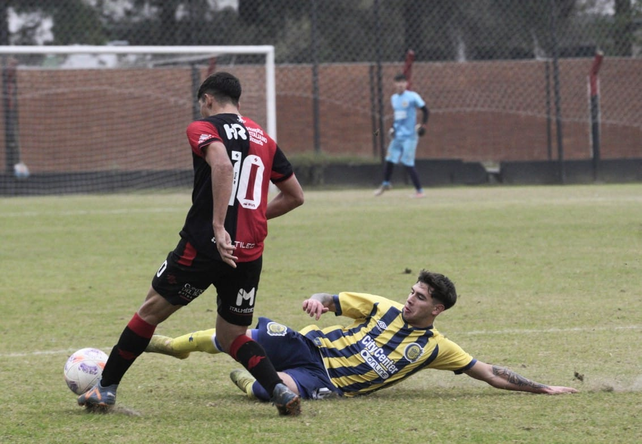 Newells y Central disputan siete clásicos en inferiores de Rosarina en el Centro Griffa. Foto: Sebastián Suárez Meccia (La Capital)