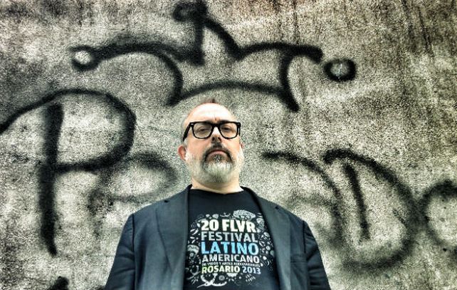El realizador español Alex de la Iglesia lució la remera del Festival Latinoamericano de Video que le regaló su amigo