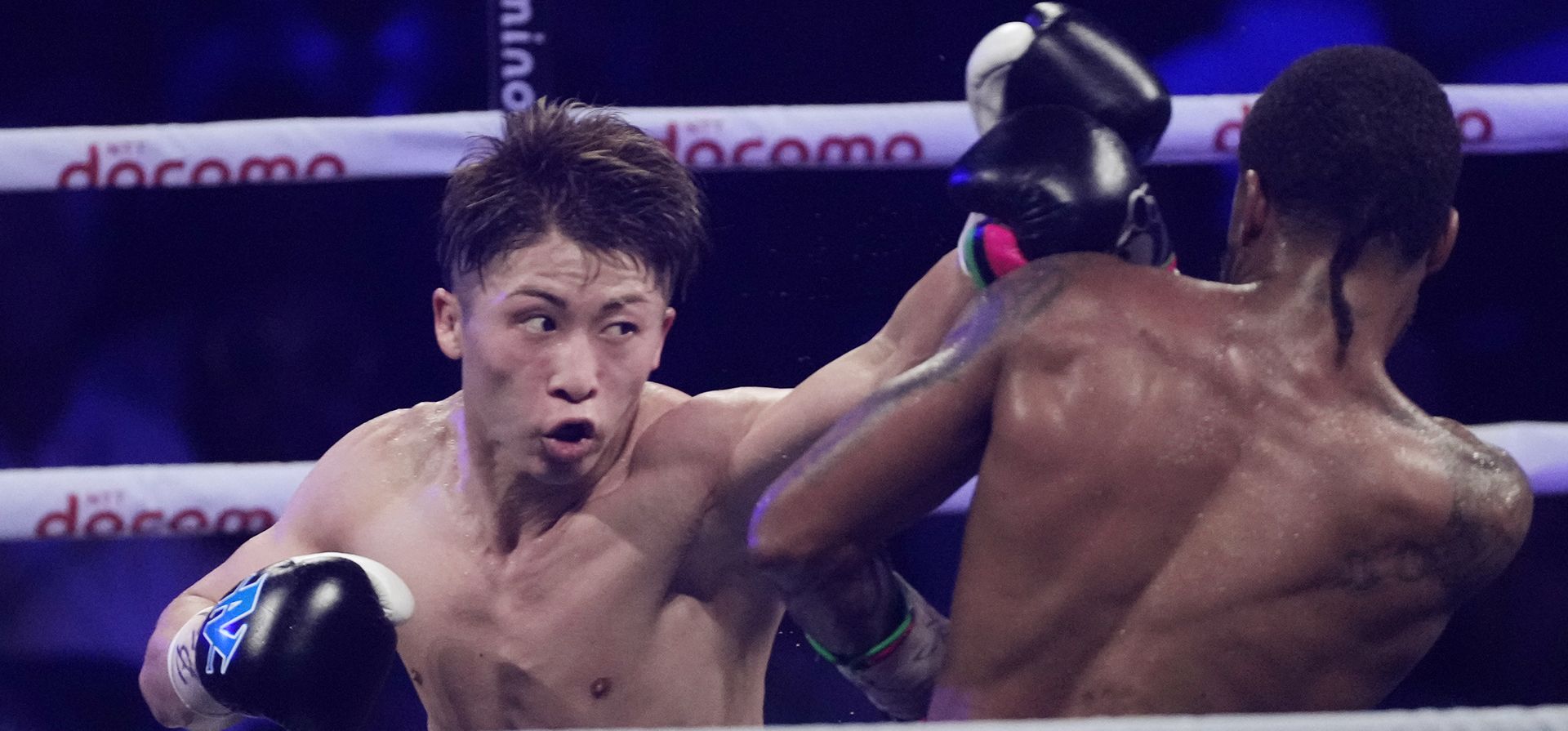 Naoya Inoue de Japón lanza lanza un puñetazo contra Stephen Fulton, de EE. UU. durante el quinto asalto de un combate de boxeo por los títulos mundiales unificados de peso supergallo del CMB y la OMB en Tokio, el martes 25 de julio de 2023. (Foto AP/Hiro Komae) Naoya Inoue de Japón lanza lanza un puñetazo contra Stephen Fulton, de EE. UU. durante el quinto asalto de un combate de boxeo por los títulos mundiales unificados de peso supergallo del CMB y la OMB en Tokio, el martes 25 de julio de 2023. (Foto AP/Hiro Komae)