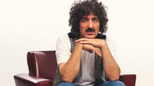 Dani Pérez presenta Estribillos, su segundo disco solista, que celebra el encuentro con una nueva generación de músicos y una nueva escena