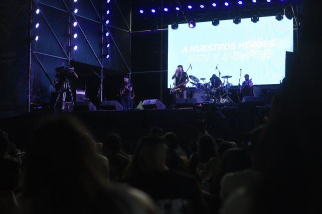 Perro Suizo fue una de las bandas invitadas a la vigilia de Malvinas.
