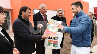 La provincia entregó 16 viviendas en San Carlos Centro