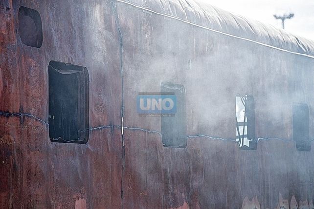 Paraná: desguazan y venden como chatarra vagones del tren incendiados