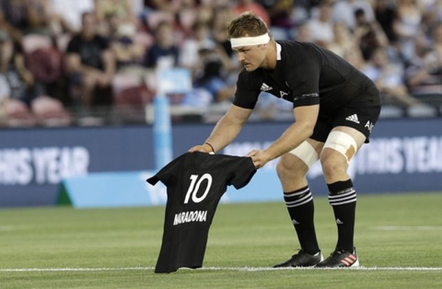Los Pumas pidieron disculpas por no haberle rendido el merecido tributo a Maradona