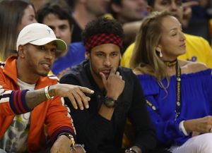 Neymar y un obsequio especial para los Warriors