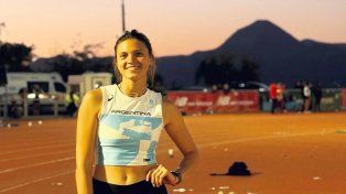 Milagros Lamagni, entrenada por Maxi Troncoso, se destaca en la prueba de salto en alto.