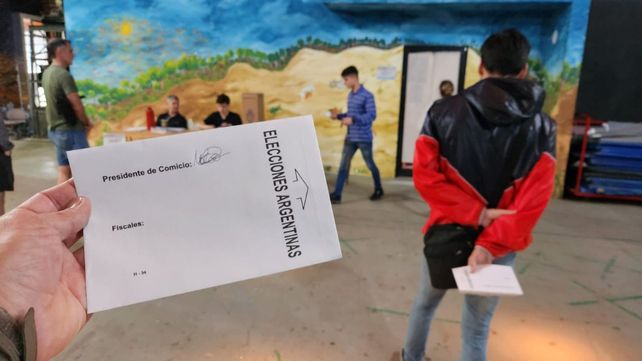 Arrancó la jornada de votación en unas elecciones con final abierto