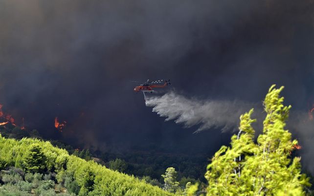 Grecia batalla contra los incendios a las puertas de Atenas