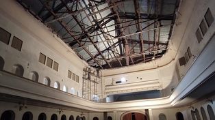 El Teatro Gabriele D’Annunzio fue una de las primeras obras de Ángel Guido, desarrollada en estilo neoclásico. Sobresale por su excelente acústica, que lo convirtió en una sala ideal para óperas, conciertos y obras teatrales.