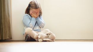 Un hombre filmaba los abusos sexuales a menores de edad y a su hija de 4 años