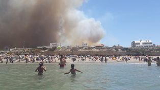 Se pudo sofocar el incendio que rodeó al balneario Las Grutas