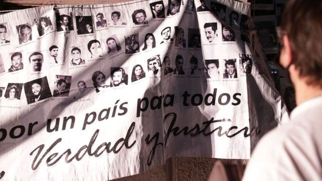 Apuntna a que que los jóvenes sean los que pongan la voz y el cuerpo en investigar nuestro pasado reciente