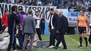El Ogro Fabbiani vio la roja ante Racing en el Cilindro de Avellaneda.
