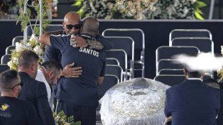 Este lunes comenzó el velatorio de Pelé, el mismo se lleva a cabo en el estadio de Santos.