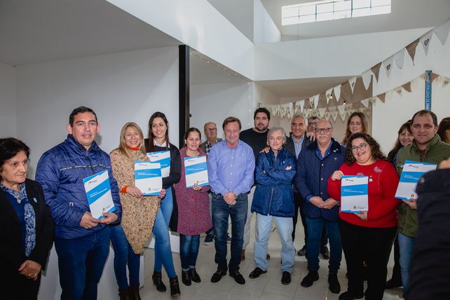 Sergio Varisco. El intendente de Paraná concretó la medida que beneficia a los vecinos de la zona sur.