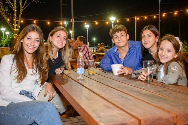 Valentina González, Amilia Rivas, Benjamín González guida, Julia Rivas y Sara Guida.  