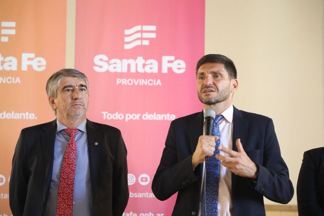 El gobernador Maximiliano Pullaro volvió a cuestionar a Javier Milei por impulsar la suba de retenciones.