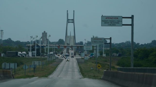 Apenas se cruza el puente Rosario-Victoria, espera el peaje, ya en tierras entrerrianas. Ahí se colocó el escáner.
