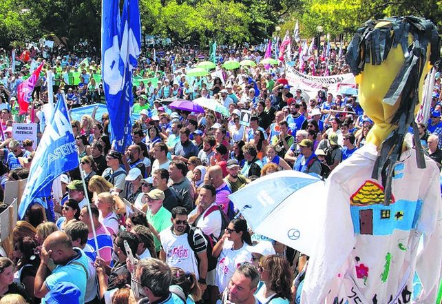 en la calle. Los trabajadores venían exteriorizando su disconformidad.
