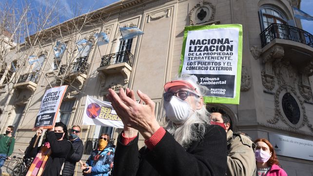 Consultorio médico y asesoría legal para atender a personas afectadas por el humo de las islas