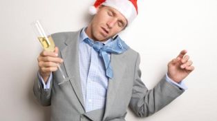 Conocé los alimentos que te ayudan a eliminar la molesta resaca tras la mesa navideña