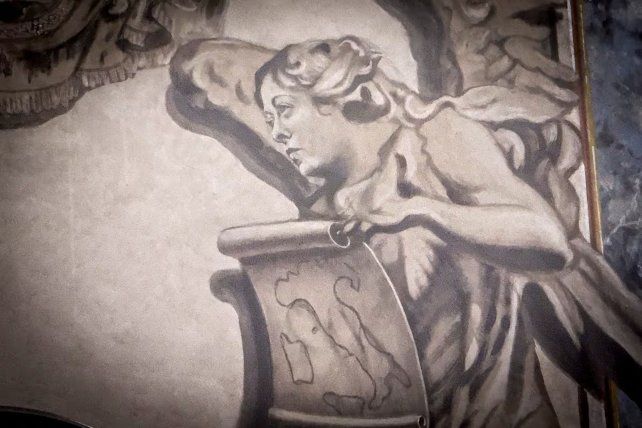 Tras una restauración, el angelito de una basílica quedó con la cara de Giorgia Meloni