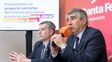 Los ministros de Gobierno, Fabián Bastia y de Economía, Pablo Olivares, los encargos de transmitir la oferta salarial a los gremios. 