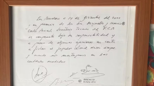 La mítica servilleta que pasó a la historia por convertirse en el papel que ató a Messi al Barcelona.