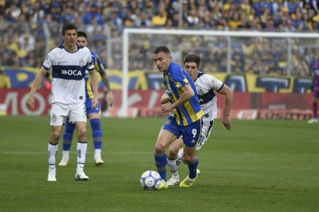 Marco Ruben volvió a ser titular en Central después de más de un año y medio. Hizo un gol y se lo anularon.