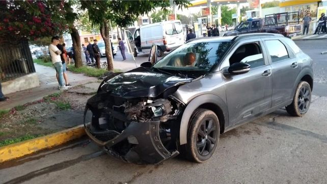 Dos heridos tras chocar una moto y un auto en Paraná