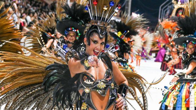 El Carnaval del País entra en su cuarta noche de competencia