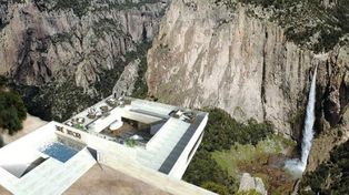 Construyen un bar sobre una base de cristal en lo alto de un sistema de cañones