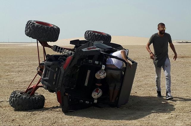 Accidente en las dunas. Piqué perdió el control de su vehículo y así quedó tras el impacto.