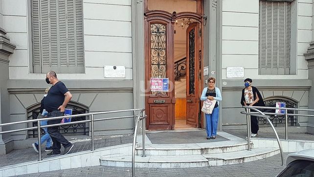 El paro no se levantó pero se suspendió hasta nuevo aviso.