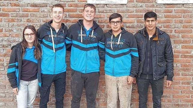 Estudiantes de 7° año. De la escuela técnica de la localidad de General Ramírez.
