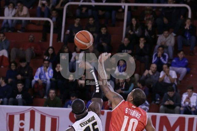Unión superó a Comunicaciones y estiró la serie a un cuarto partido en el TNA
