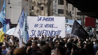 El gobierno nacional intentó dos veces suprimir por decreto el derecho de huelga.