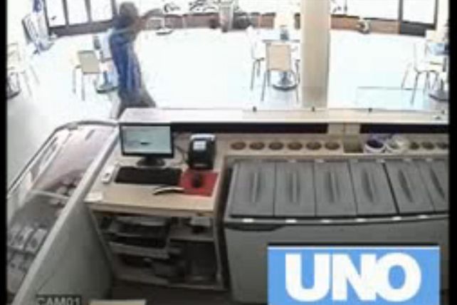 Todo filmado: robó una heladería en pocos minutos; luego fue detenido