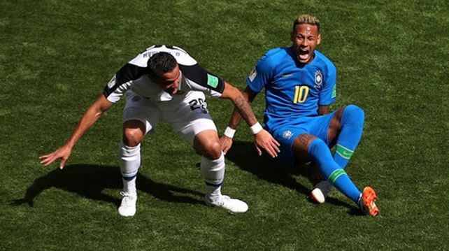 ¡Brasil sufre, pero gana!