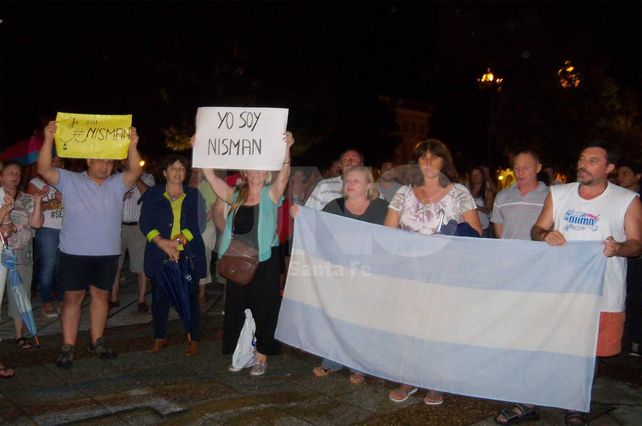 Un grupo de santafesinos se reunió para repudiar la muerte de Nisman